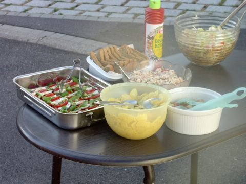 Neuigkeit 2003: Das Kastanienfest-Salatbuffet!